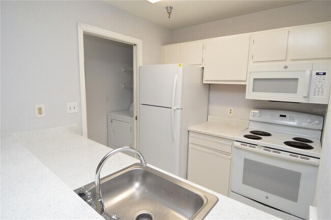 Building Photo - 10265 Gandy Blvd N