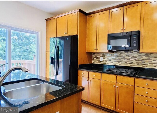 Building Photo - 103 Lullaby Ct