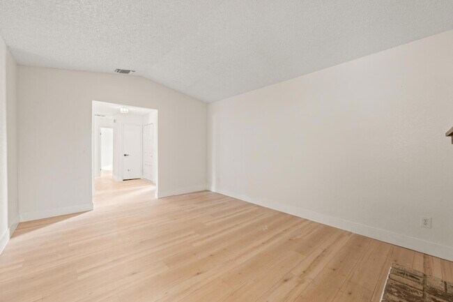 Foto del edificio - 8917 Fredric Ave