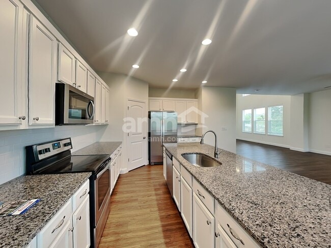 Building Photo - 12939 Ventana St