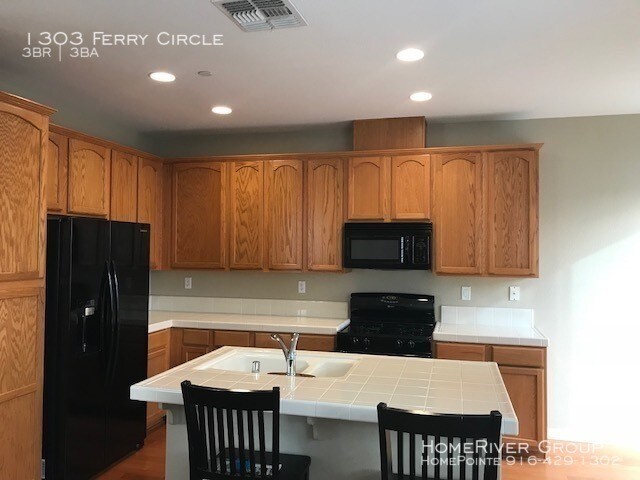 Building Photo - 1303 Ferry Cir