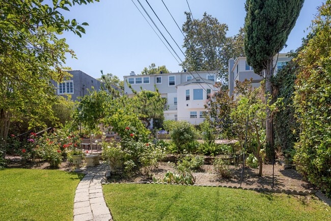 Foto del edificio - Stunning, remodeled rental in Historic Fra...