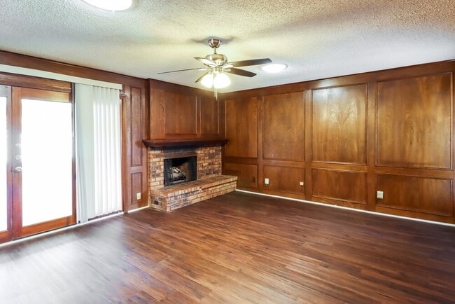 Foto del edificio - 5065 Pemberton Ln
