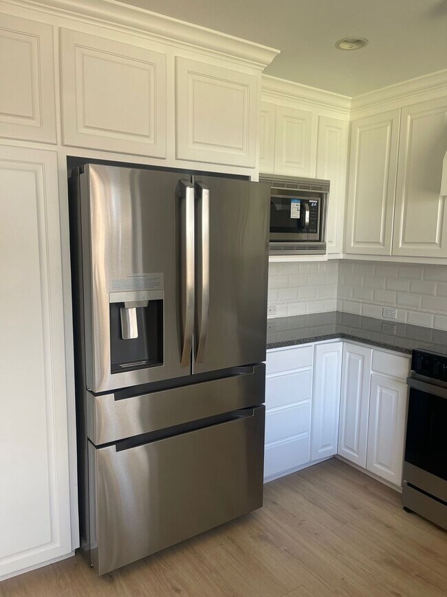 Building Photo - 5311 Emerson Ave