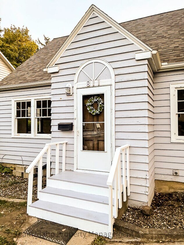 Foto principal - 811 E 6th St