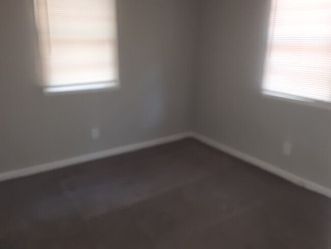 Building Photo - 340 Sumerset Dr