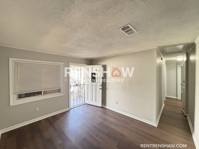 Building Photo - 1242 Airways Blvd