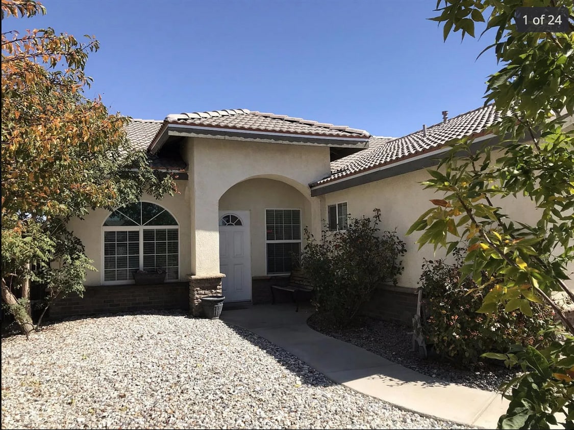 Building Photo - 5 Bedroom House for Rent