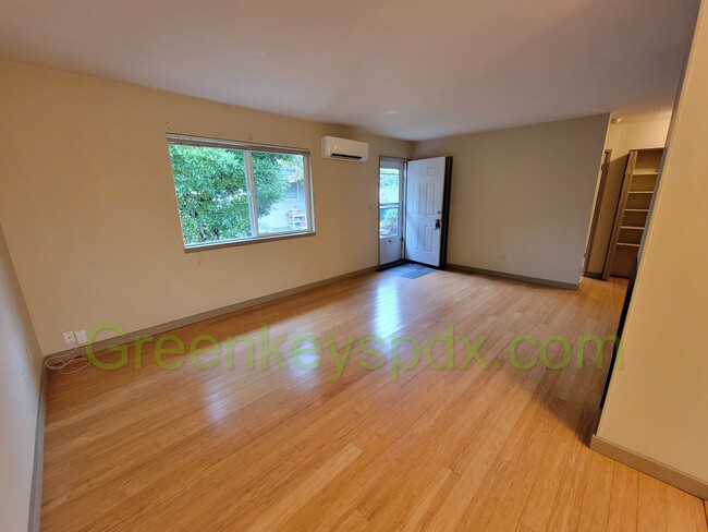 Foto del edificio - 2 Bedroom 2 Bath Unit in St.Johns with Ful...
