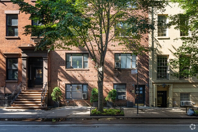 Building Photo - 12 W 9th St