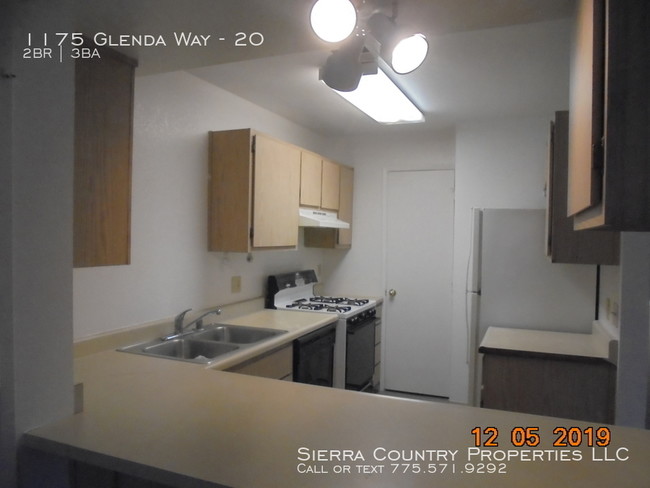Building Photo - 2 bedroom, 2 bath, 2 car garage