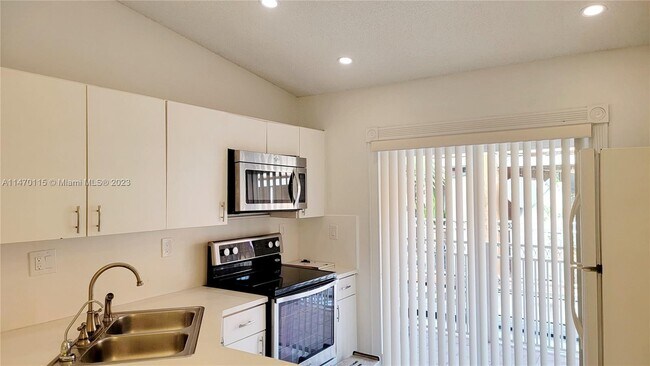 Foto del edificio - 2461 W 76th St