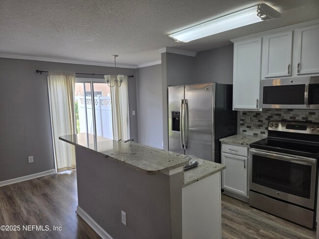 Building Photo - 1500 Calming Water Dr