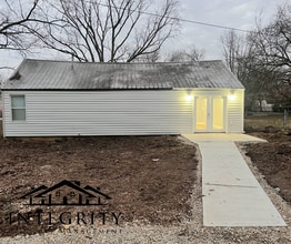 Building Photo - 802 U.S. Rte 66