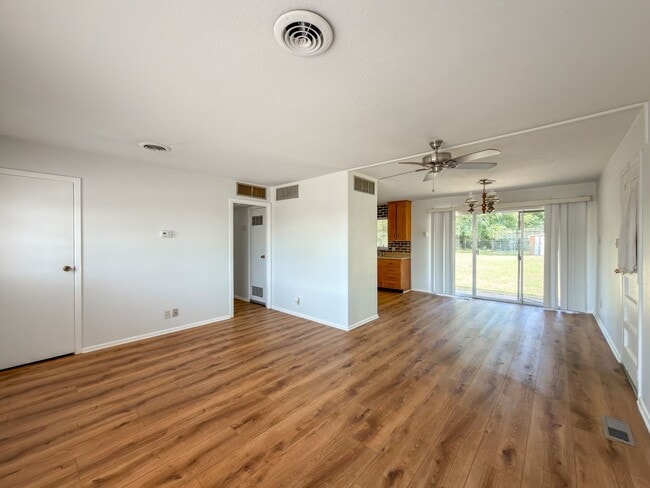Foto del edificio - 7712 Colony-