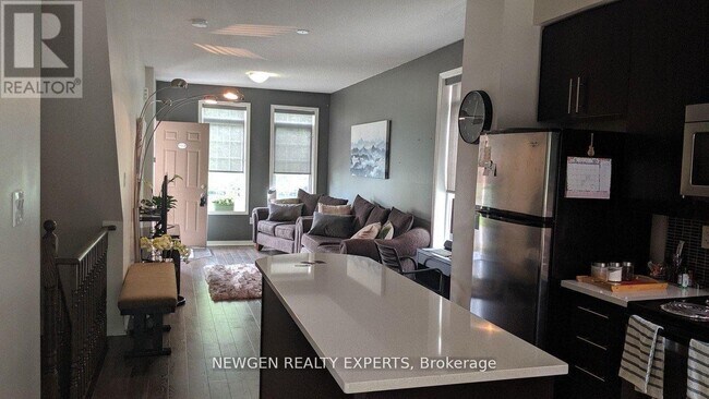 Photo du bâtiment - 393-393 Beechgrove Dr