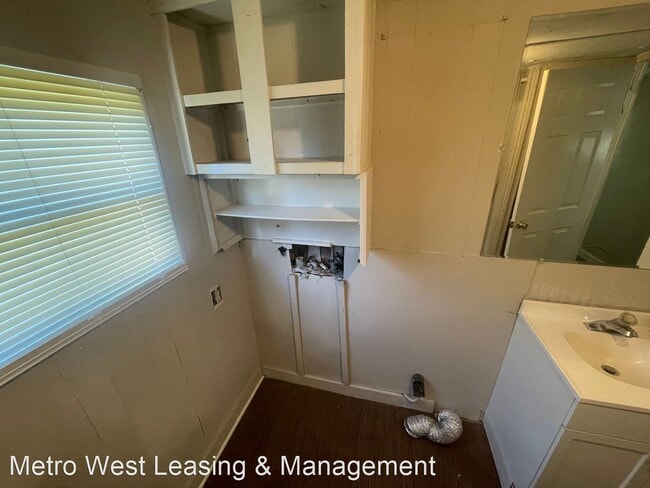 Building Photo - 3 br, 2 bath House - 5 Twin Oak Dr.