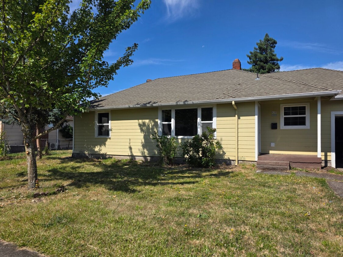 2 Bedroom with Huge Yard in Springfield - 2 Bedroom with Huge Yard in Springfield