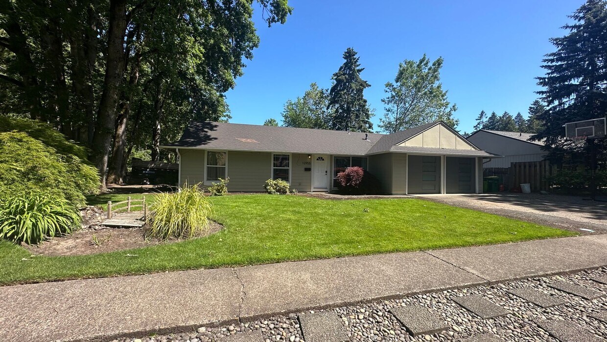 Foto principal - **Charming 3-Bedroom Home for Rent in a Pa...