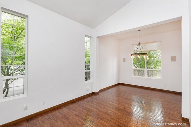 Building Photo - Beautiful Bethany 3 Bedroom Home!