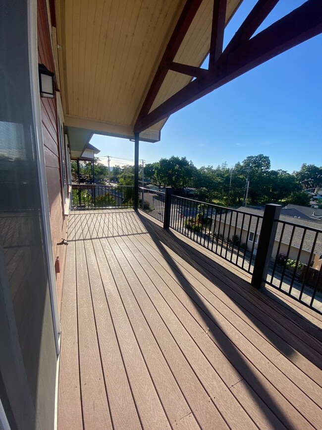 Foto del edificio - Spacious 2 Bedroom, 2 Bathroom Condo locat...