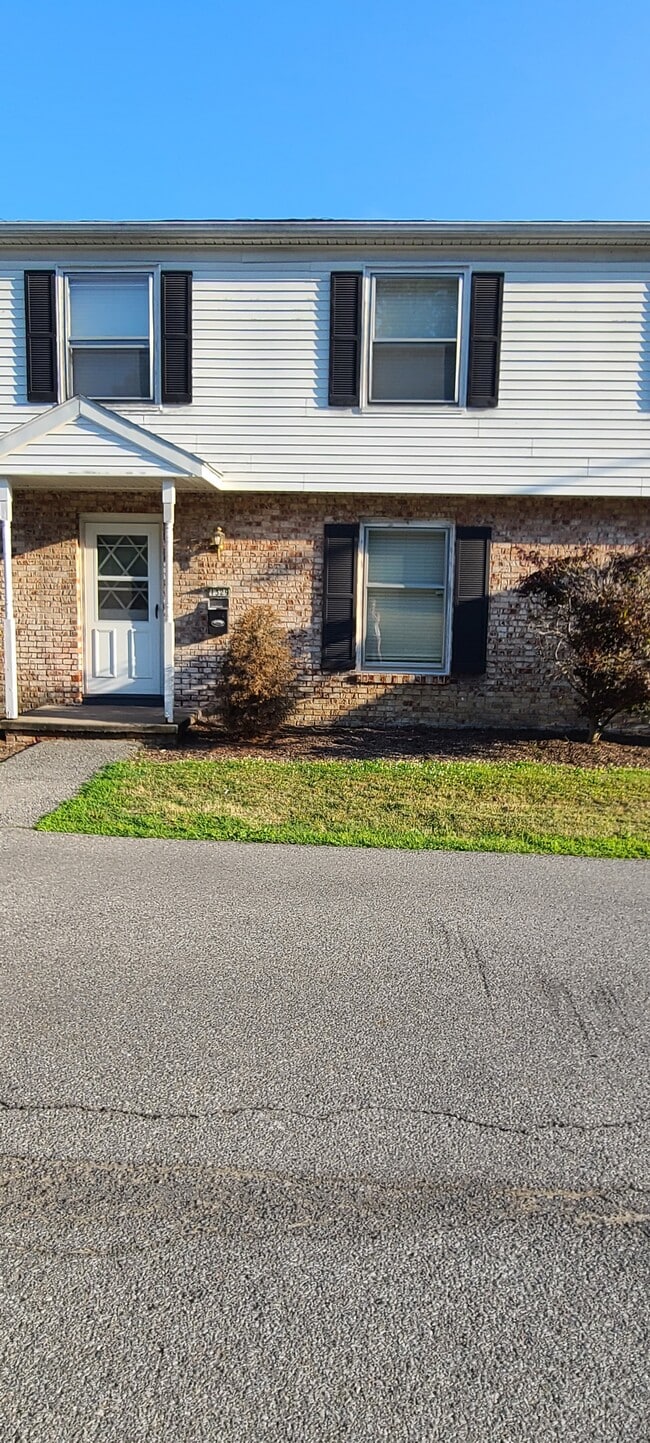 1329 Grampian Blvd, Williamsport, PA 17701 Townhome Rentals in