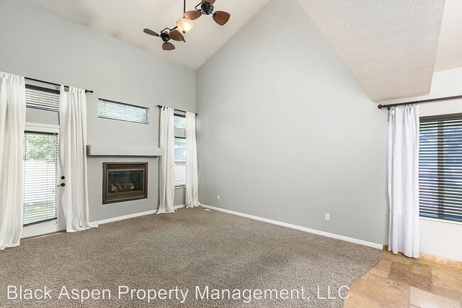 Building Photo - 4 br, 3.5 bath House - 11804 S. Burkwood