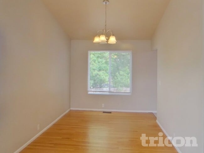 Building Photo - 8405 Sunbow Ct