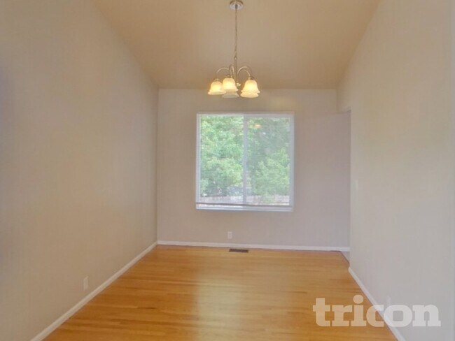 Foto del edificio - 8405 Sunbow Ct