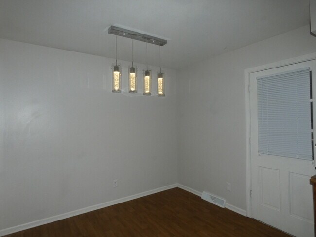 Foto del edificio - Updated Duplex in Pleasant Valley!
