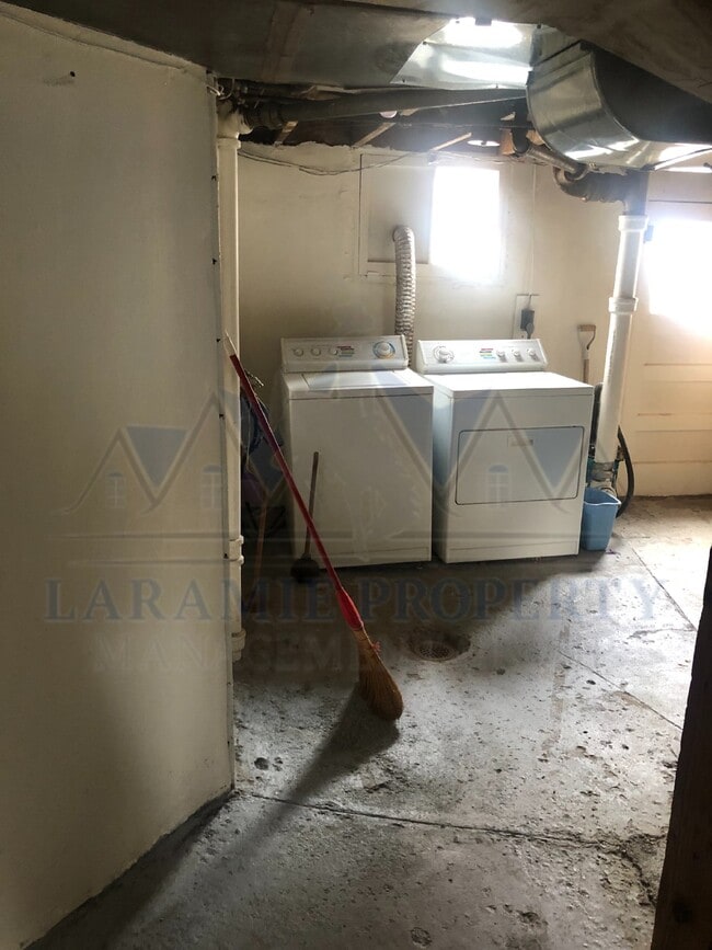 Building Photo - Basement Studio Apartment