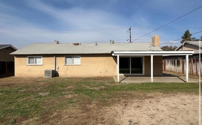Building Photo - 10490 Hole Ave