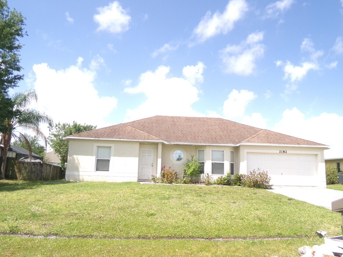 Foto principal - 2182 SE Stonecrop St