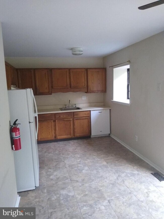 Building Photo - 520 Bassett Ln