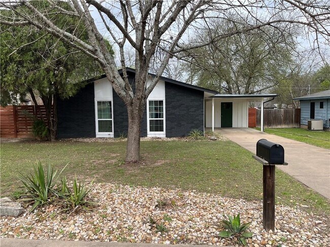 Building Photo - 5806 Glenhollow Path