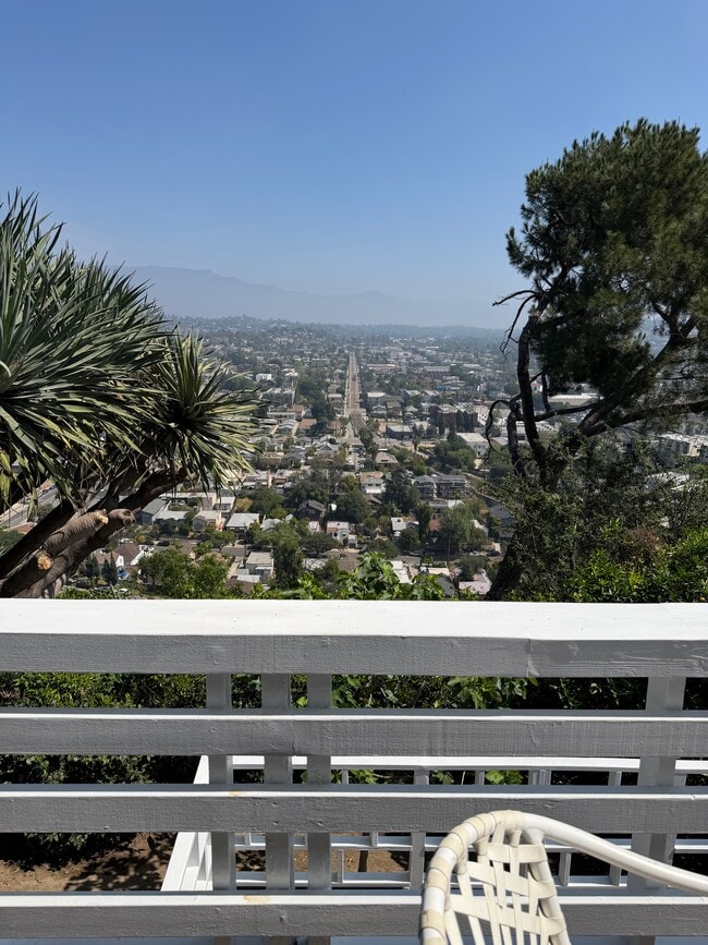 Luces de la ciudad - 518 1/2 Crane Blvd