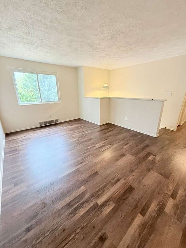 Building Photo - Beautiful UPDATED 3bd 2ba Home in Penn Hills!