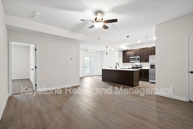 Foto del edificio - 229 E Johnson Cir