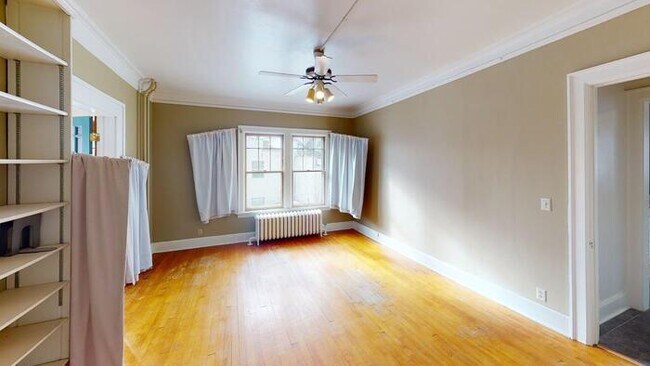 Building Photo - 206 W Custer Park St