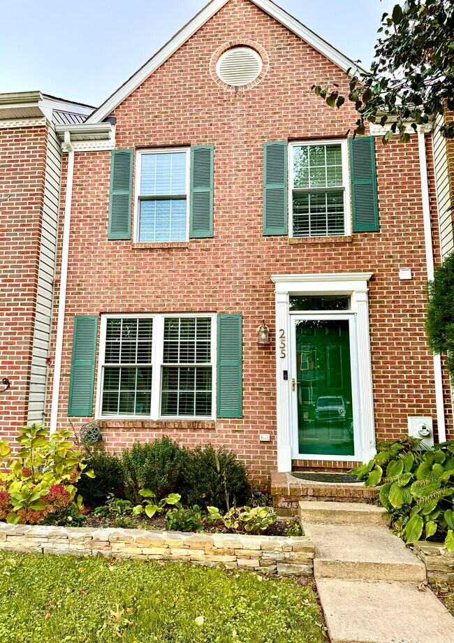 Building Photo - 255 Hunters Run Terrace