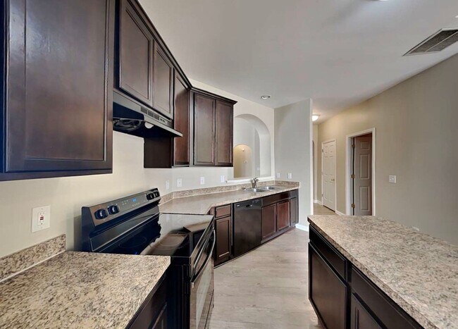 Foto del edificio - 466 Greyhawk Way