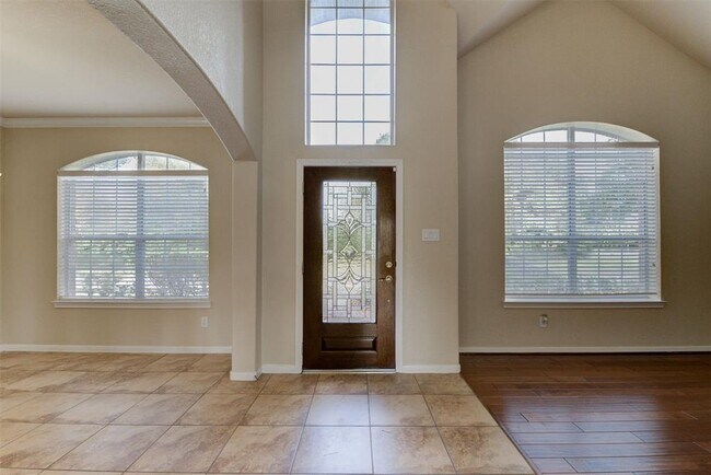 Building Photo - 39 E Montfair Blvd