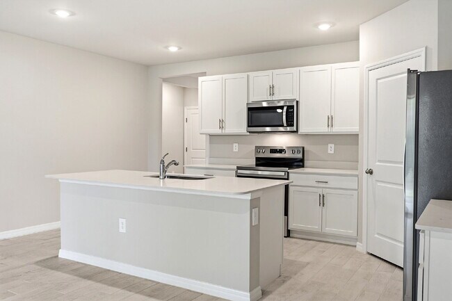 Foto del edificio - "Spacious 4-Bedroom Retreat with 2 Full Baths in Punta Gorda – Your Dream Home Awaits!"