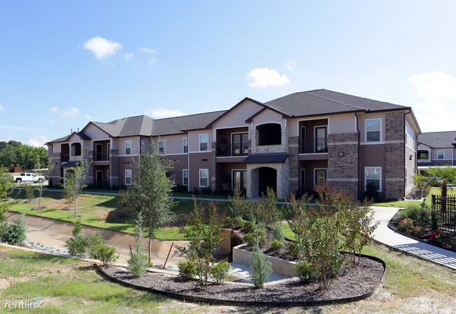 Building Photo - 3 br, 2 bath Apartment - Cypress Creek C1