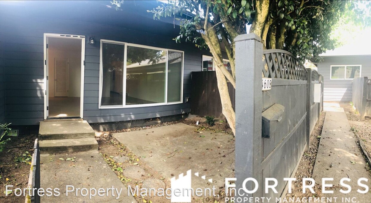 Primary Photo - 4522-4624 SE 29th Ave