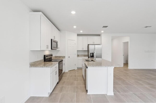 Building Photo - 2310 White Tail St