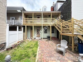 Building Photo - 1139 Brabec St