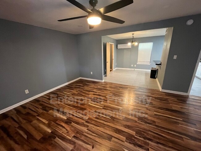 Foto del edificio - 3441 Piney Woods Ave