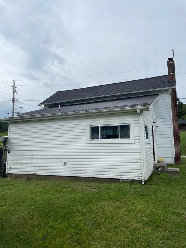 118 Ripshin Rd, Troutdale, VA 24378 House Rental in Troutdale, VA