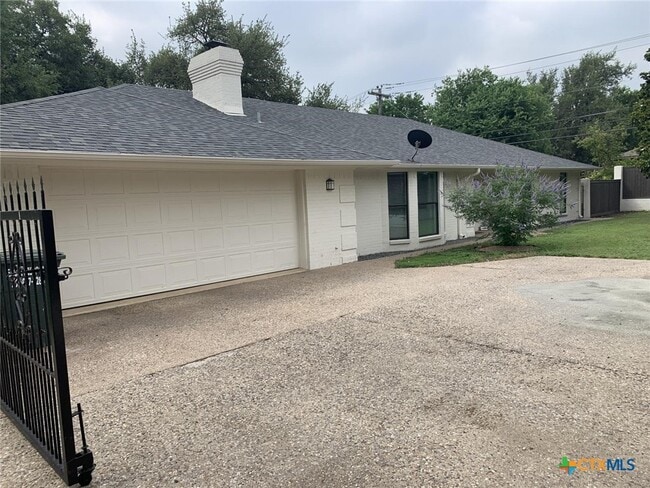 Building Photo - 1508 S Ridge Rd